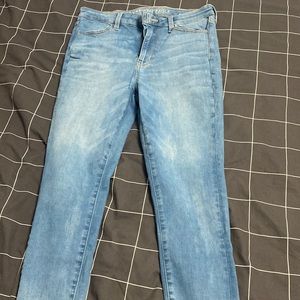 American Eagle blue jeans